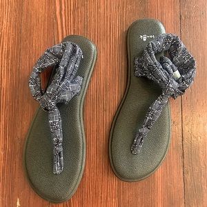 Sanuk Sandals size 10